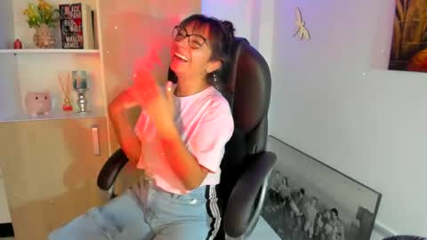 Snapshot of isabella22_1 chatting on March 4, 2025, 9:43 pm Isabella22 1 online show from March 4, 2025, 9:43 pm