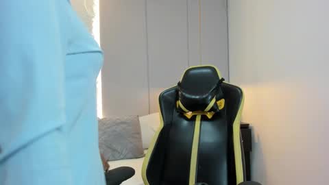 Isabel florez online show from March 5, 2026, 12:12 pm