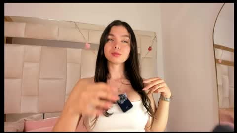 Snapshot of isabella_gomez11 chatting on June 6, 2026, 11:31 pm isabella_gomez11 online show from June 6, 2026, 11:31 pm