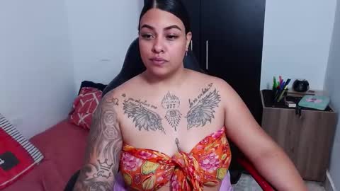 Snapshot of isabella_hots chatting on January 14, 2025, 1:06 pm  estefania online show from January 14, 2025, 1:06 pm