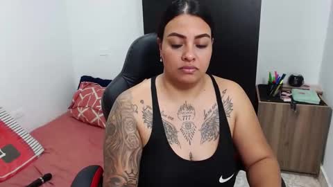 Snapshot of isabella_hots chatting on January 15, 2025, 10:17 am  estefania online show from January 15, 2025, 10:17 am