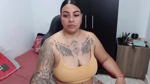 Snapshot of isabella_hots chatting on January 16, 2025, 10:10 am  estefania online show from January 16, 2025, 10:10 am