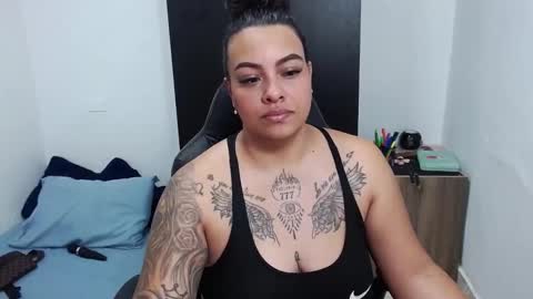 Snapshot of isabella_hots chatting on January 22, 2025, 11:01 am  estefania online show from January 22, 2025, 11:01 am