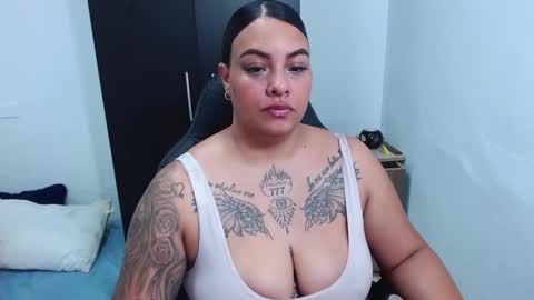 Snapshot of isabella_hots chatting on February 9, 2025, 11:25 am  estefania online show from February 9, 2025, 11:25 am