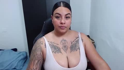 Snapshot of isabella_hots chatting on February 14, 2025, 9:13 am  estefania online show from February 14, 2025, 9:13 am