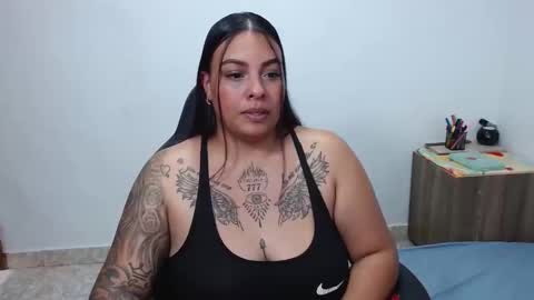 Snapshot of isabella_hots chatting on February 21, 2025, 8:27 pm  estefania online show from February 21, 2025, 8:27 pm