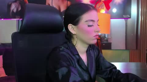 ISABELLA online show from June 4, 2026, 7:42 pm