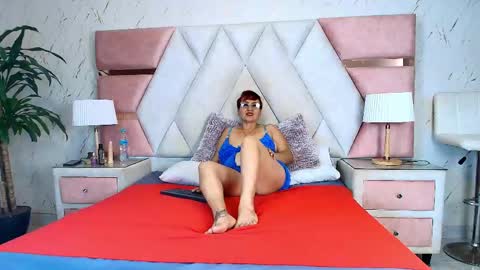 isabella_luxet online show from May 21, 2026, 5:42 pm