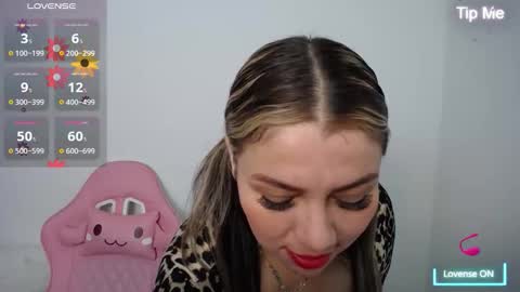 Snapshot of isabella_wish1 chatting on October 17, 2025, 11:35 am isabella_wish1 online show from October 17, 2025, 11:35 am