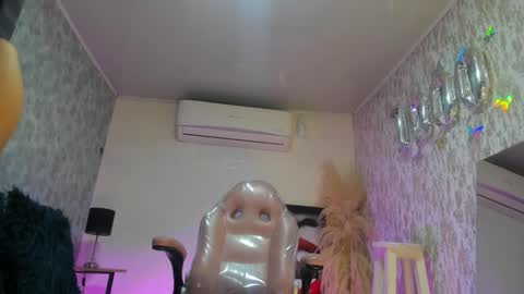 Snapshot of isabellaa23 chatting on November 24, 2025, 12:27 pm isabellaa23 online show from November 24, 2025, 12:27 pm