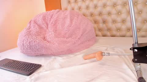 Snapshot of isabellaalux_ chatting on May 17, 2026, 8:16 pm isabellaalux_ online show from May 17, 2026, 8:16 pm
