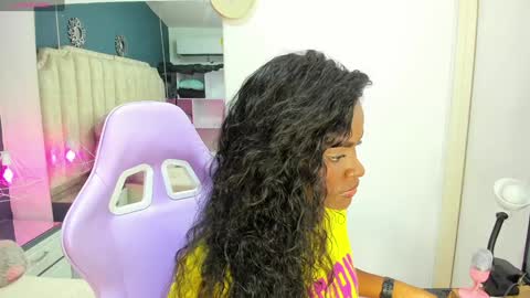 Snapshot of isabellabroms21 chatting on January 4, 2025, 8:48 pm v online show from January 4, 2025, 8:48 pm