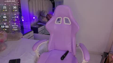 Snapshot of isabellabroms21 chatting on January 19, 2025, 12:06 am v online show from January 19, 2025, 12:06 am