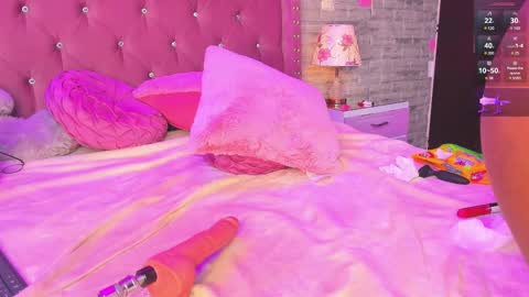 Snapshot of isabellabroms21 chatting on February 10, 2025, 5:47 am v online show from February 10, 2025, 5:47 am