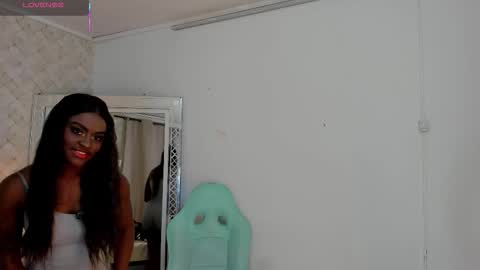 Snapshot of isabellabroms21 chatting on September 12, 2025, 10:10 pm v online show from September 12, 2025, 10:10 pm