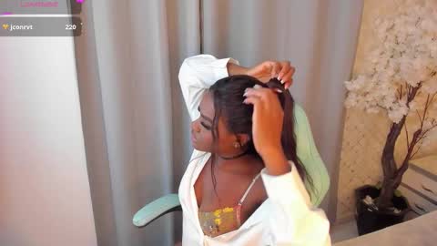    v online show from November 28, 2025, 9:39 pm