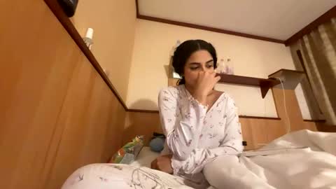 Snapshot of isabellakoffs chatting on November 29, 2025, 9:40 pm Isabella.. back again online show from November 29, 2025, 9:40 pm