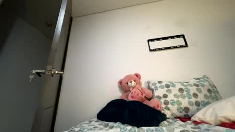 Snapshot of isabellakoffs chatting on February 1, 2026, 3:16 am Isabella.. back again online show from February 1, 2026, 3:16 am