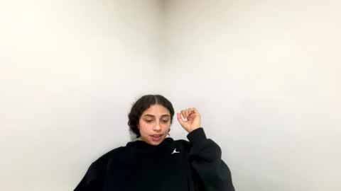 Snapshot of isabellakoffs chatting on February 24, 2026, 2:20 am Isabella.. back again online show from February 24, 2026, 2:20 am