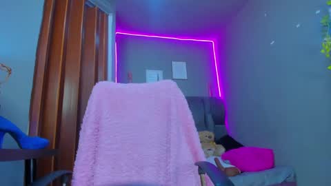 Snapshot of isabellamoons chatting on September 10, 2025, 9:15 pm Isabella anal squirt latina colombian paisa online show from September 10, 2025, 9:15 pm