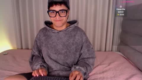 Isabella Mout  online show from February 15, 2026, 12:47 pm