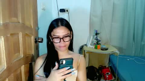 Snapshot of isabelle_amore chatting on July 2, 2026, 3:23 am Ysa online show from July 2, 2026, 3:23 am