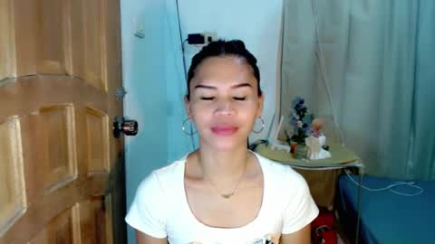 Snapshot of isabelle_amore chatting on July 8, 2026, 10:25 pm Ysa online show from July 8, 2026, 10:25 pm