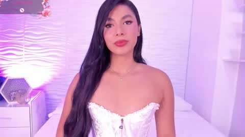 Isa online show from November 3, 2025, 9:59 pm