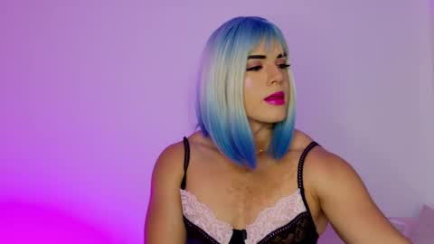 Isabella Hilton online show from February 7, 2026, 12:09 pm