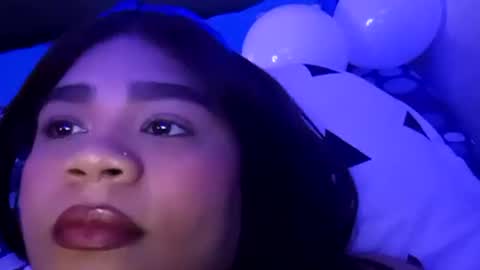 Isa online show from October 21, 2025, 2:34 am