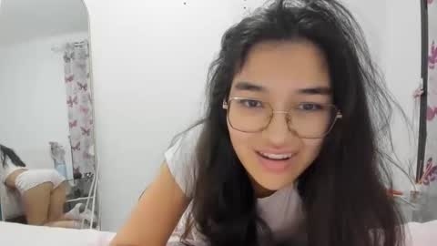 Isa Suarez online show from March 9, 2026, 8:35 pm