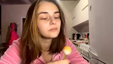 Snapshot of isauratorkelson chatting on December 3, 2025, 1:13 am Issa online show from December 3, 2025, 1:13 am