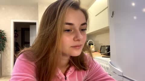 Snapshot of isauratorkelson chatting on December 17, 2025, 5:13 am Issa online show from December 17, 2025, 5:13 am