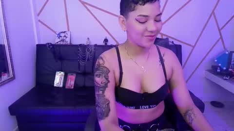 isabela online show from September 19, 2025, 8:53 pm