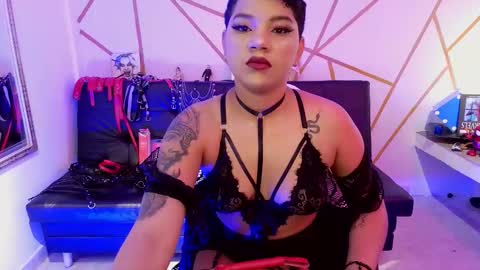 isabela online show from October 22, 2025, 2:45 am