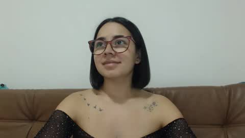 Snapshot of isemma chatting on October 6, 2025, 12:52 am Emma online show from October 6, 2025, 12:52 am