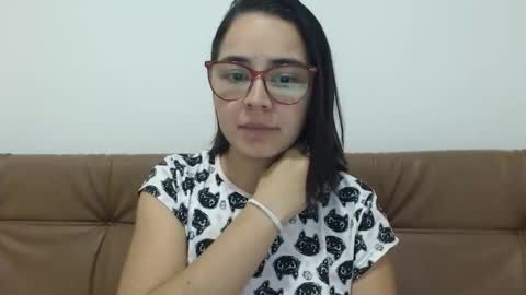 Snapshot of isemma chatting on October 27, 2025, 2:37 am Emma online show from October 27, 2025, 2:37 am