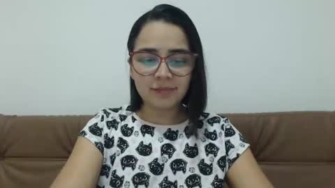 Snapshot of isemma chatting on November 1, 2025, 3:30 am Emma online show from November 1, 2025, 3:30 am