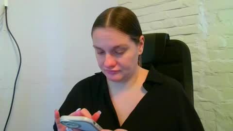 Snapshot of isingle_mom chatting on October 22, 2025, 4:35 am isingle_mom online show from October 22, 2025, 4:35 am