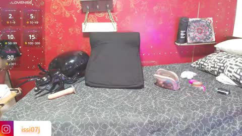 Snapshot of isis_blade chatting on October 19, 2025, 7:47 pm Isis Blade online show from October 19, 2025, 7:47 pm