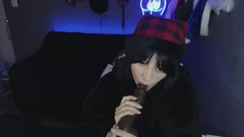 Snapshot of isis_diosa chatting on December 6, 2024, 12:02 am Ana Maria online show from December 6, 2024, 12:02 am