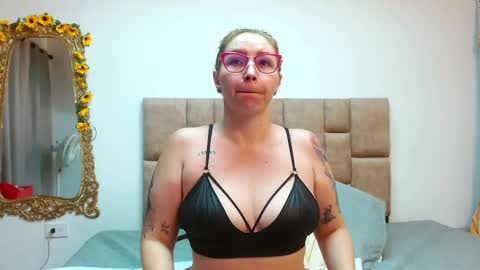 Snapshot of isisduzan chatting on February 12, 2025, 9:31 am isisduzan online show from February 12, 2025, 9:31 am