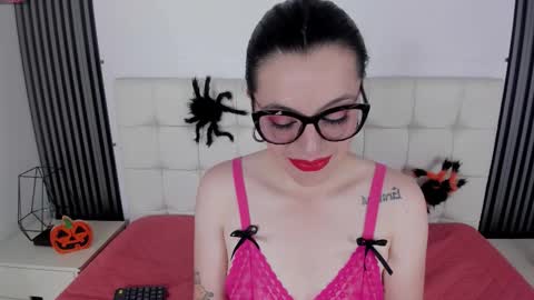 Isis Noir online show from October 8, 2025, 7:11 pm