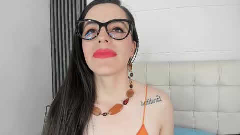 Isis Noir online show from November 4, 2025, 7:13 pm