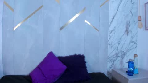 Isis Noir online show from January 18, 2026, 7:28 pm