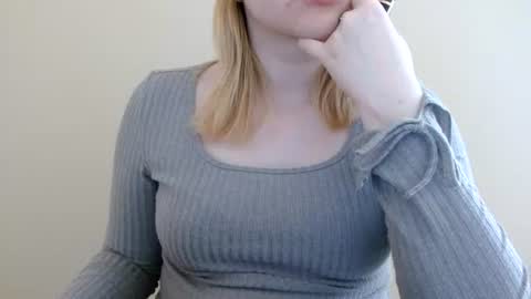 Snapshot of isla00 chatting on June 13, 2026, 7:06 am Isla online show from June 13, 2026, 7:06 am