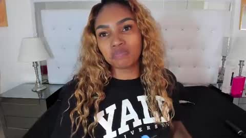 Snapshot of isla_scott chatting on June 21, 2026, 11:35 am Vanessa online show from June 21, 2026, 11:35 am