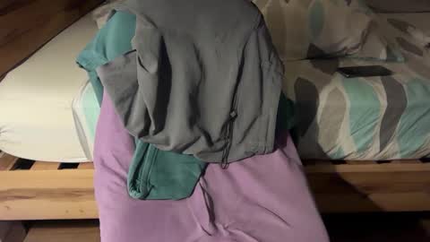 islandforfun online show from March 2, 2025, 5:01 am