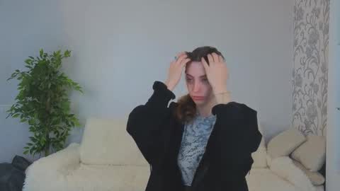 Emilia online show from March 3, 2026, 7:25 am