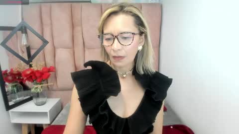 ISSA MILF online show from June 4, 2026, 1:39 pm